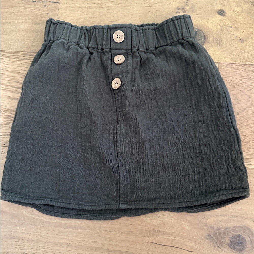 Girls Army Green Mini Skirt - Size 7. Elastic waist.
